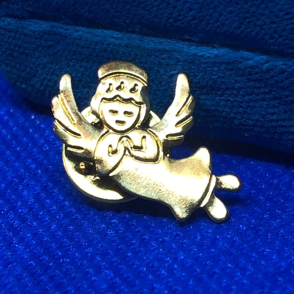 πΌπ»πΌπ»πΌπ» Angel Pin - Picture 2 of 6